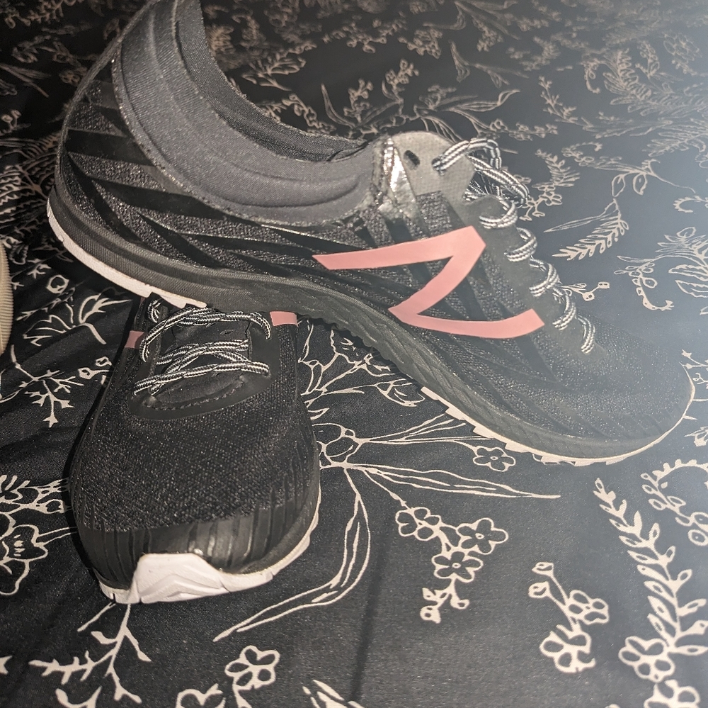 New Balance - Picture 3 of 3